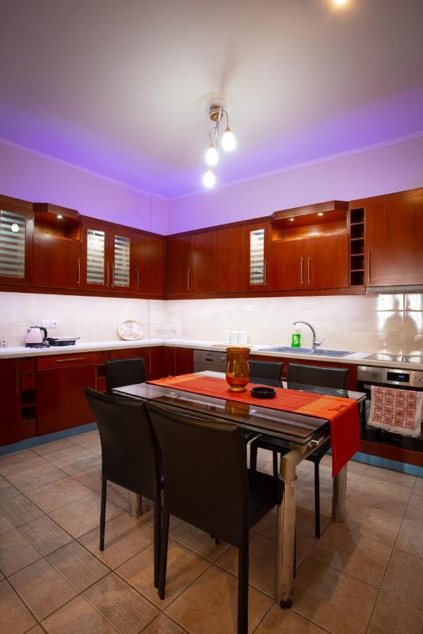 Efis Apartment Down Town Perfect Location نافبكْتوس المظهر الخارجي الصورة