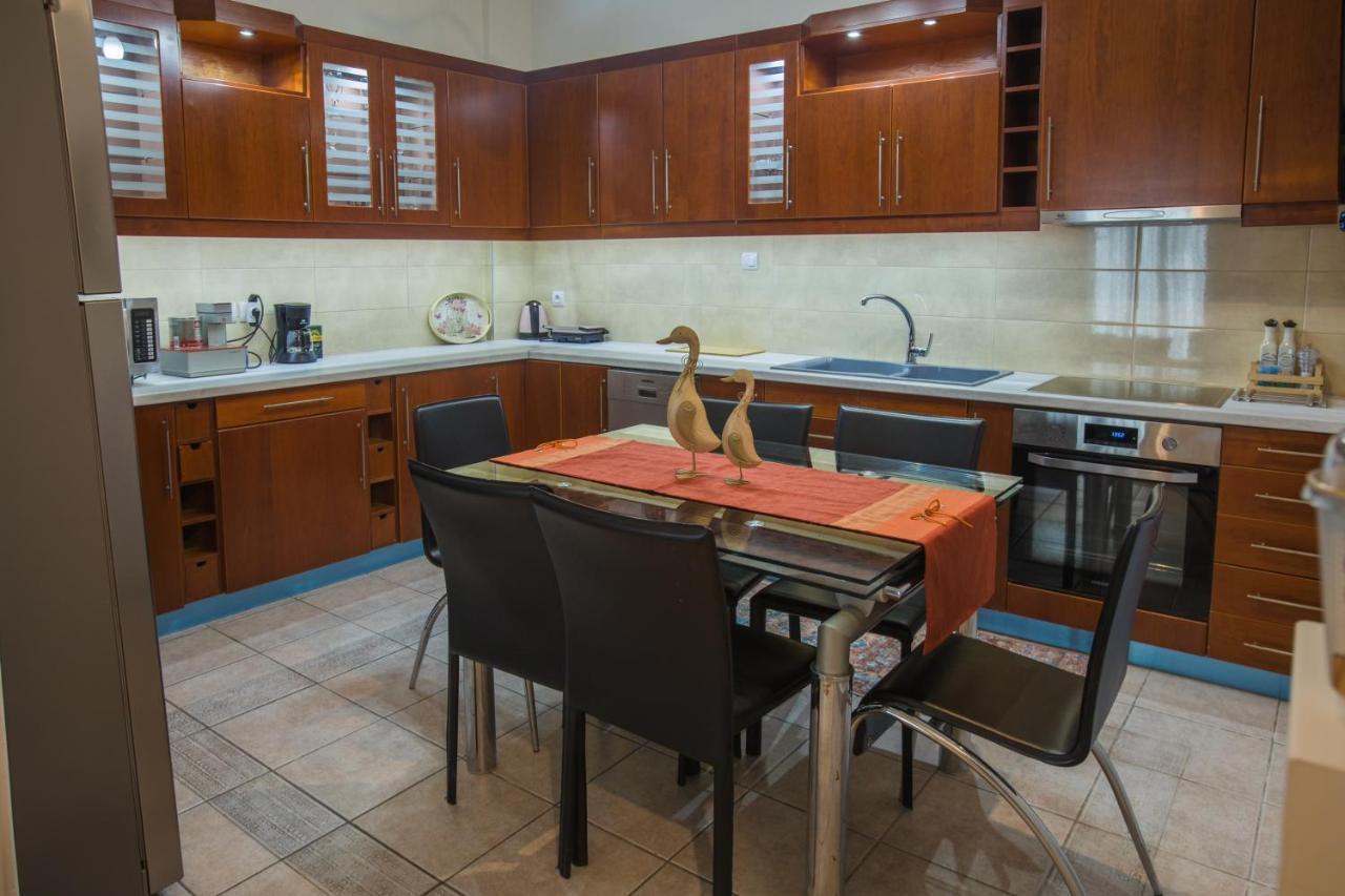 Efis Apartment Down Town Perfect Location نافبكْتوس المظهر الخارجي الصورة